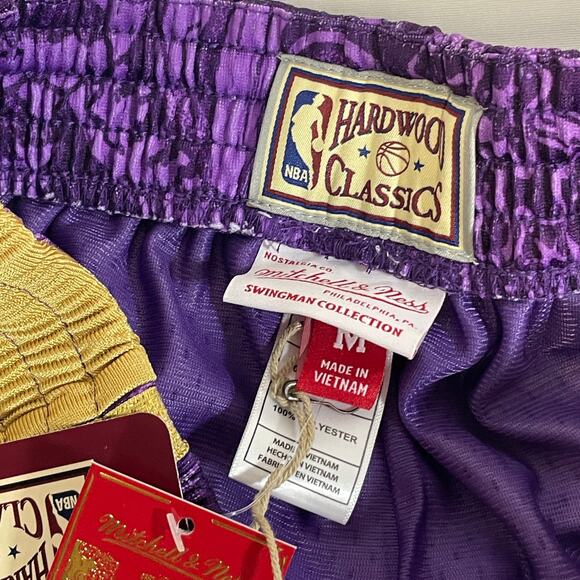 Los Angeles Lakers Mitchell & Ness Year of the Dragon Swingman Shorts - Picture 4 of 6